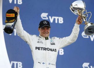 Официально: Mercedes продлила контракт с Валттери Боттасом на 2018 год