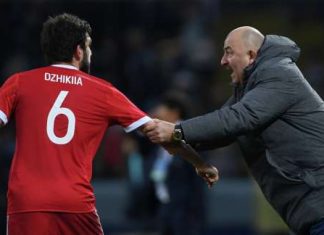 Травмированный защитник Джикия участвовал в теоретическом занятии сборной России