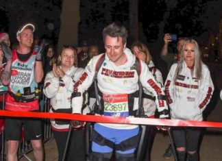 Впервые в истории Лондонский марафон пробежал парализованный человек