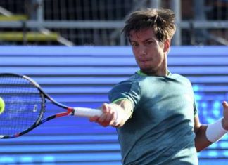 Травма Андерсона вывела Бедене в третий круг турнира в Риме