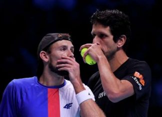 Поляк Кубот и бразилец Мело выиграли теннисный турнир в Халле в парном разряде