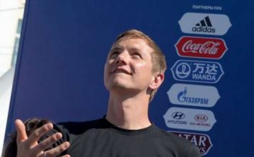 Российские футболисты победили французов в матче Суперкубка легенд